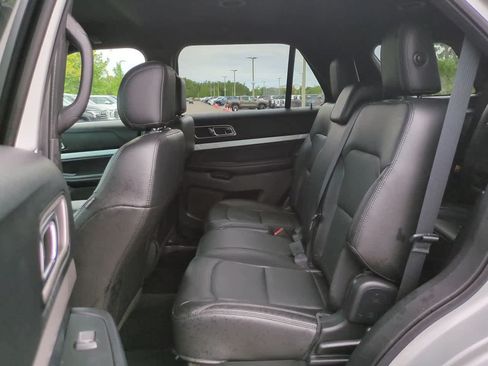 Used 2016 Ford Explorer XLT w/ Equipment Group 202A AWD/4WD image 14