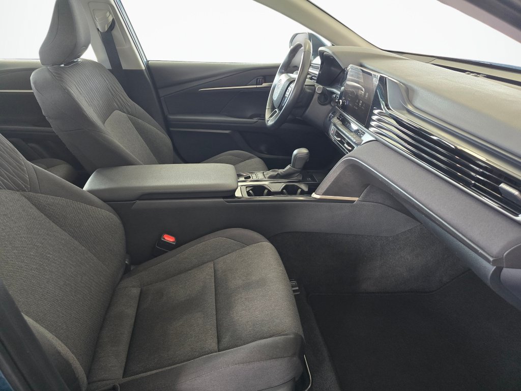 Used 2025 Toyota Camry LE w/ Convenience Package FWD image 39