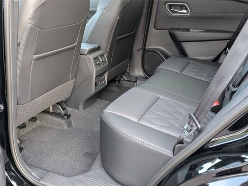 New 2026 Nissan Rogue Platinum image 18