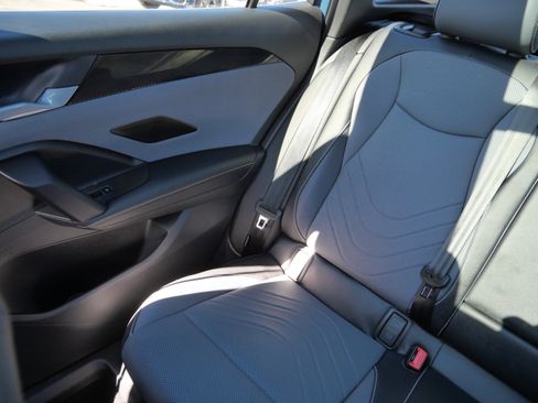 Certified 2025 Volkswagen Tiguan SE R-Line image 12