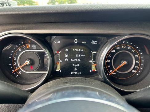 Used 2018 Jeep Wrangler Unlimited Sahara AWD/4WD image 13