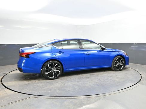 Used 2025 Nissan Altima 2.5 SR image 10