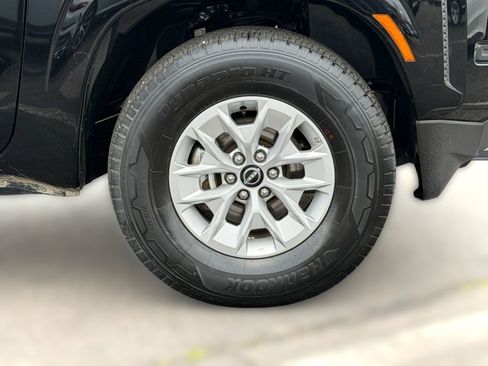 Used 2024 Nissan Frontier SV image 12