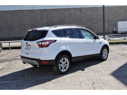 Used 2018 Ford Escape SE image 7