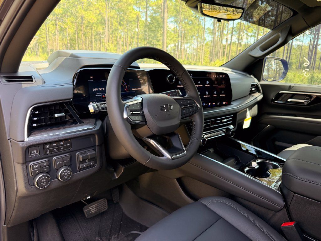 New 2026 Chevrolet Suburban Z71 w/ Z71 Off-Road Package AWD/4WD image 13