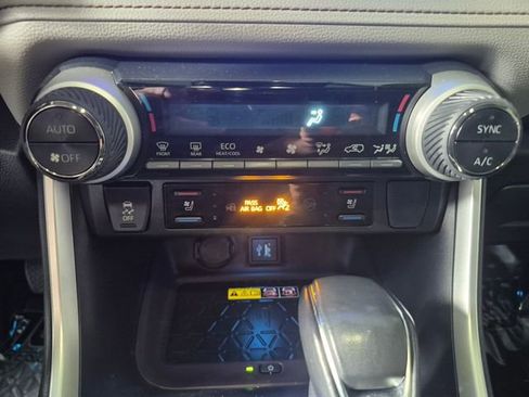 Used 2023 Toyota RAV4 Limited image 28