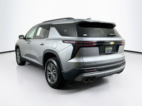 Used 2025 Chevrolet Traverse LT FWD image 5