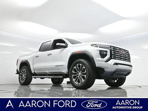 Used 2024 GMC Canyon Denali image 3