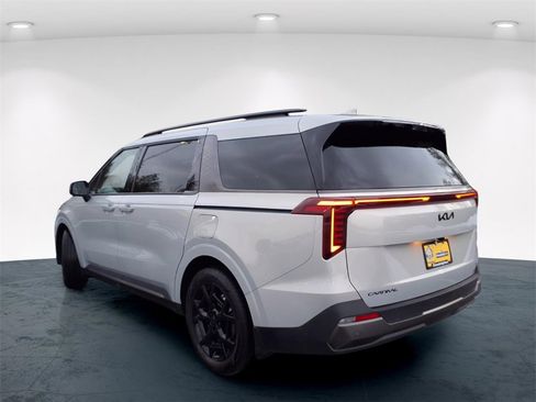 Used 2025 Kia Carnival SX Prestige image 12