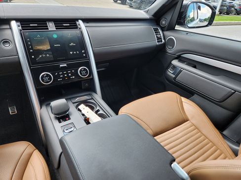 Certified 2024 Land Rover Discovery Dynamic SE AWD/4WD image 14