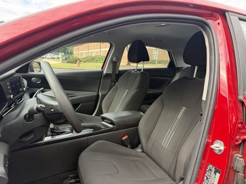 Used 2022 Hyundai Elantra SEL FWD image 5