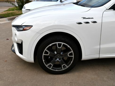 Used 2023 Maserati Levante Modena image 4