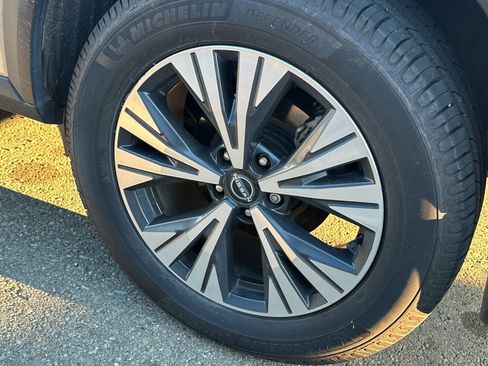 Certified 2023 Nissan Rogue SV image 7