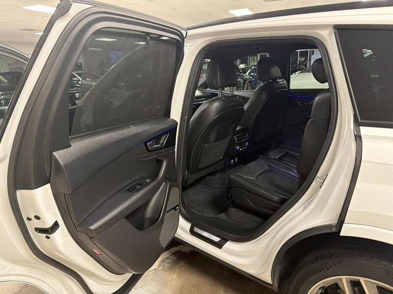 Used 2018 Audi Q7 3.0T Prestige w/ Prestige Package AWD/4WD image 30