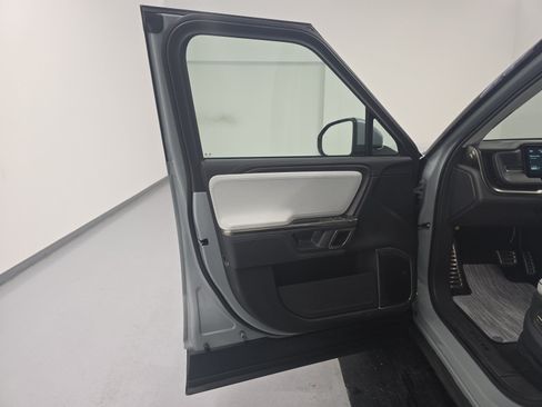 Used 2023 Rivian R1S Adventure AWD/4WD image 16
