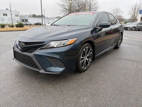 Used 2020 Toyota Camry SE image 3