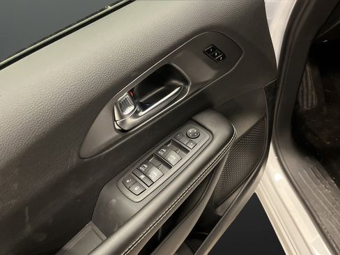 New 2026 Chrysler Pacifica Select AWD/4WD image 29