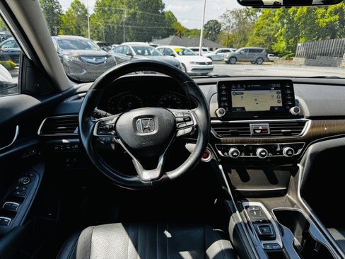 Used 2020 Honda Accord Touring image 5