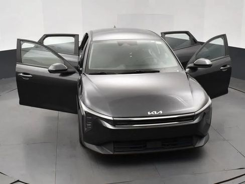 Used 2025 Kia K4 FWD image 10