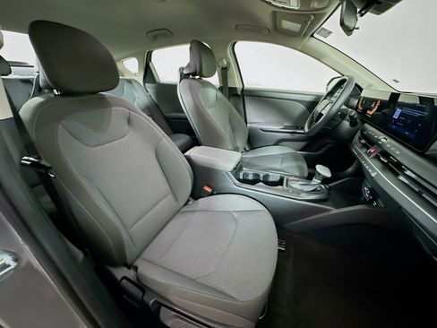 Used 2025 Kia K4 LXS image 28