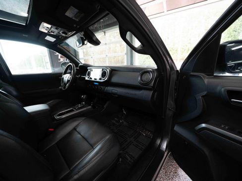 Used 2021 Toyota Tacoma TRD Off-Road w/ TRD Premium Off Road Package image 25