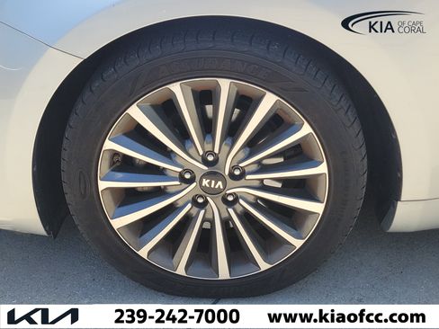 Used 2017 Kia Cadenza Technology FWD image 9