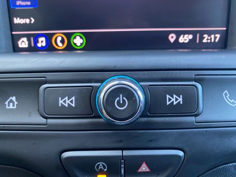 Used 2024 GMC Terrain SLE w/ Driver Convenience Package image 17