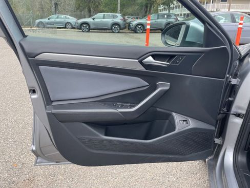 Used 2025 Volkswagen Jetta SE image 18