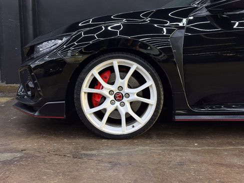 Used 2017 Honda Civic Type R image 4