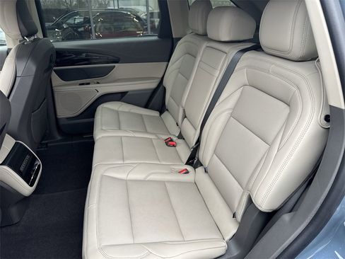 Used 2025 Lincoln Nautilus Premier image 26