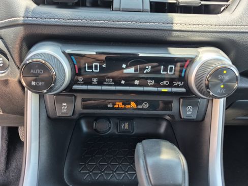 Used 2025 Toyota RAV4 XLE AWD/4WD image 30