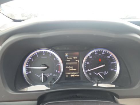Used 2018 Toyota Highlander XLE AWD/4WD image 13