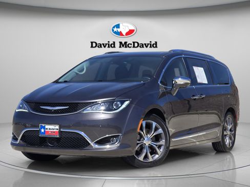 Used 2018 Chrysler Pacifica Limited w/ Tire & Wheel Group image 1