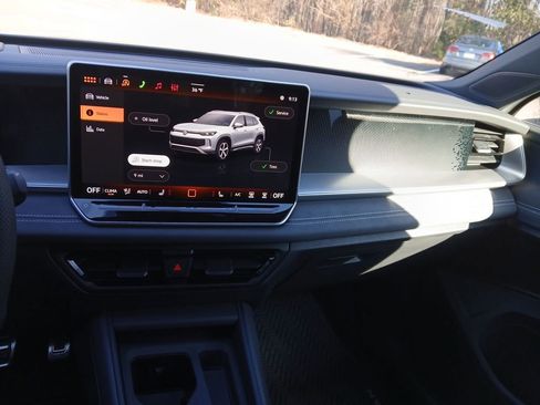 New 2026 Volkswagen Tiguan SE R-Line image 17