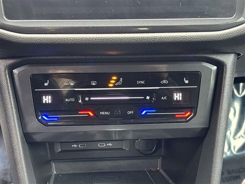 Used 2024 Volkswagen Tiguan SE image 26