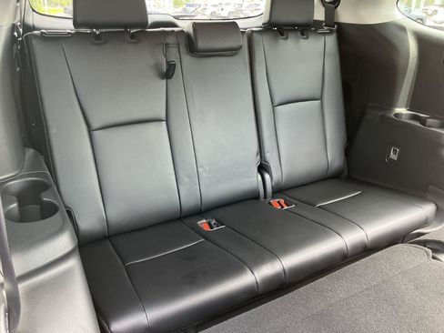 Used 2023 Toyota Highlander XLE FWD image 30