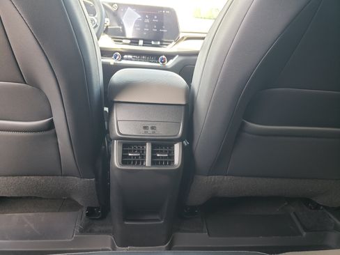 New 2026 Chevrolet Equinox LT w/ Convenience Package II FWD image 29