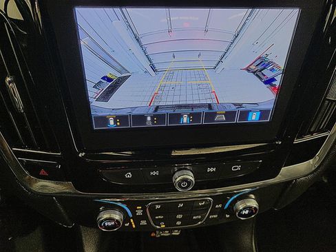 Used 2023 Chevrolet Traverse LT w/ Rear Camera Mirror Package image 14