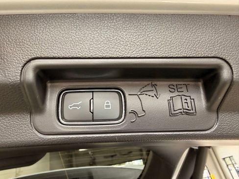 Used 2025 Ford Explorer Platinum AWD/4WD image 11