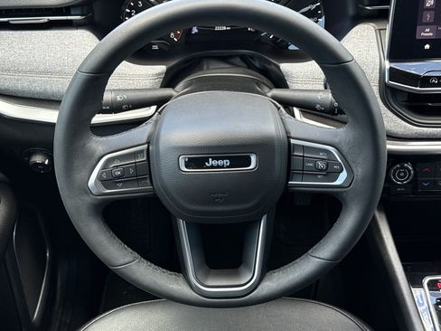 Used 2023 Jeep Compass Latitude AWD/4WD image 18
