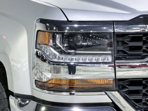 Used 2018 Chevrolet Silverado 1500 LT w/ Texas Edition image 10