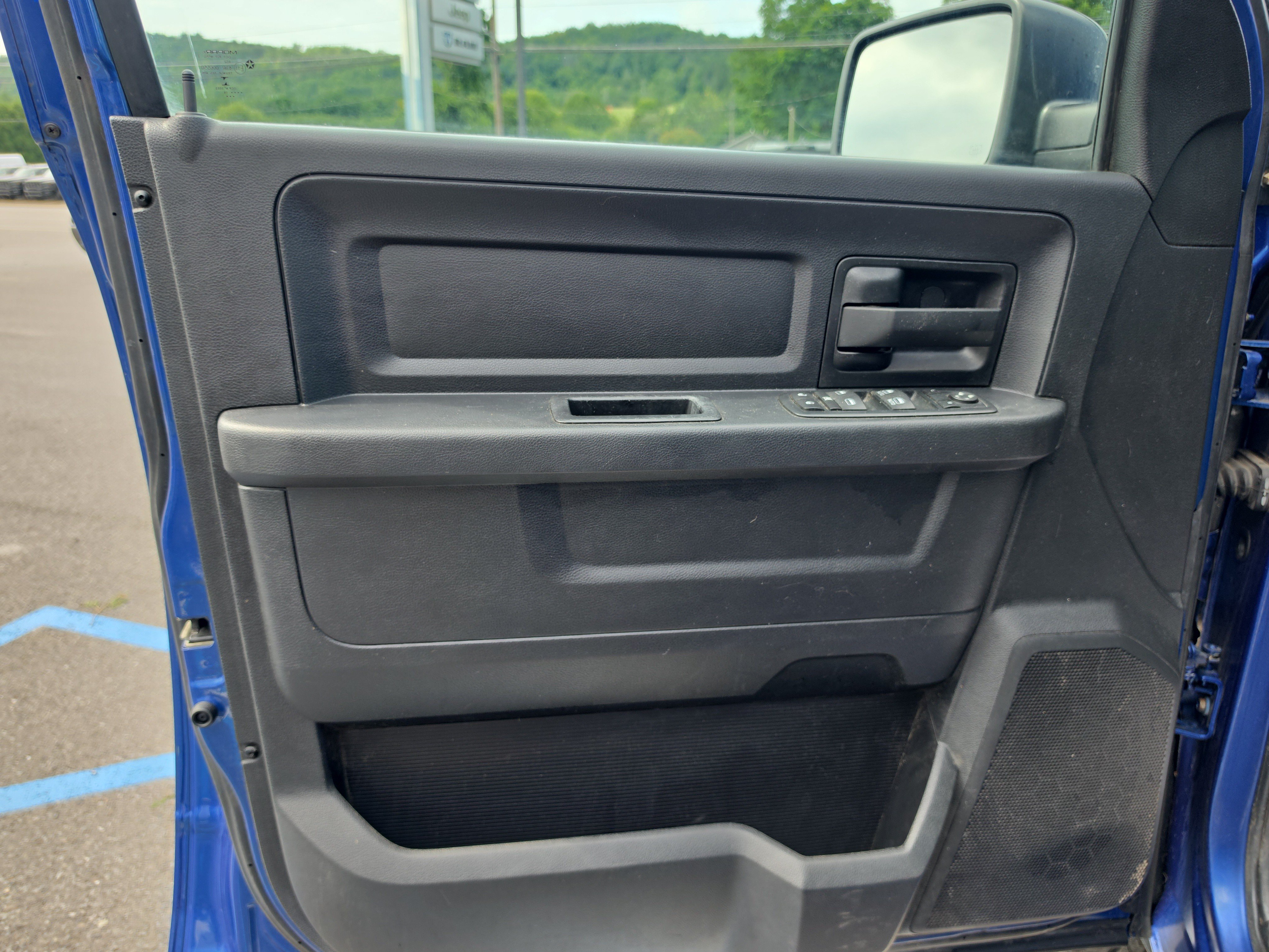Used 2016 RAM 1500 Express AWD/4WD image 16