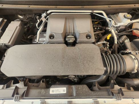 Used 2025 Chevrolet Colorado ZR2 w/ Technology Package AWD/4WD image 34