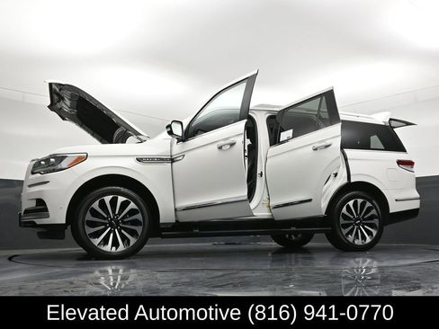 Used 2022 Lincoln Navigator Reserve AWD/4WD image 40