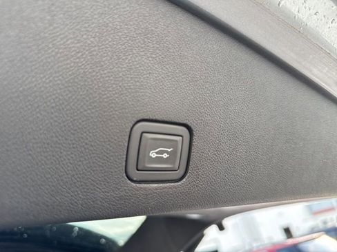 Used 2024 Cadillac XT6 Premium Luxury w/ Technology Package image 7