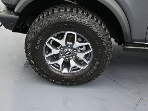Used 2025 Ford Bronco Badlands image 9