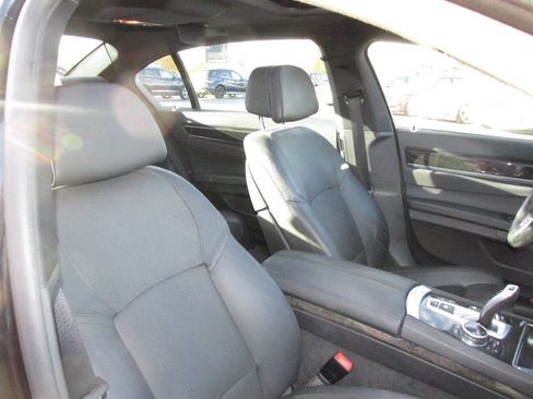 Used 2014 BMW 740Li w/ Executive Package image 27