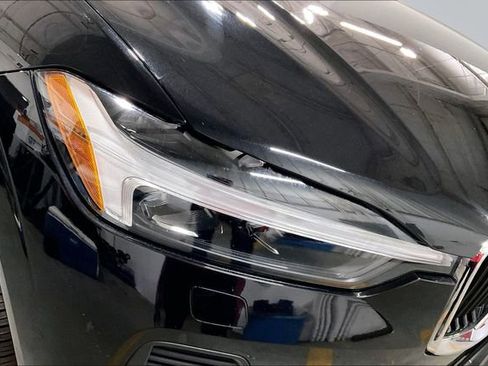 Certified 2023 Volvo XC60 B5 Core w/ Climate Package AWD/4WD image 32