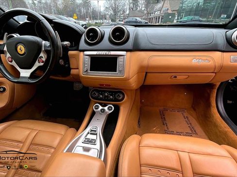 Used 2013 Ferrari California image 14
