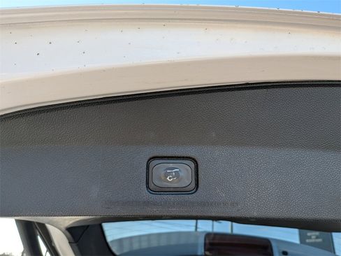 Used 2019 Ford Explorer Platinum image 31